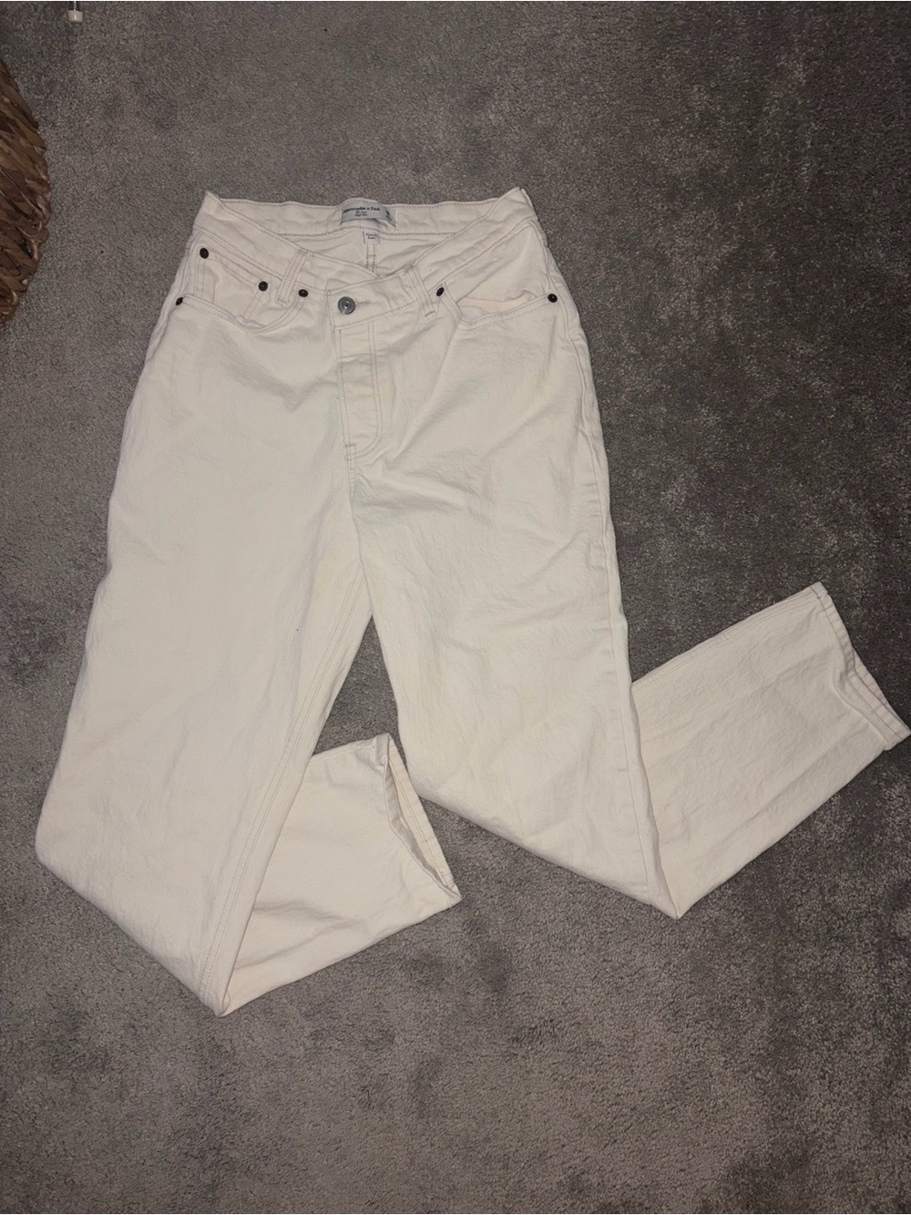Abercrombie & Fitch Off-White The Dad High Rise Jeans